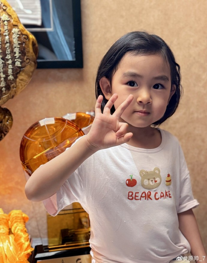 三分大賽三冠王！原帥曬三冠獎(jiǎng)杯：完成了女兒給安排的任務(wù)！