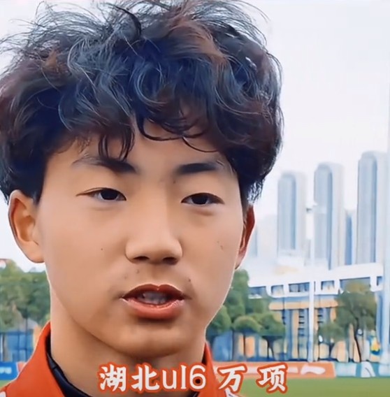 萬項談全運會吊射破門：發(fā)現(xiàn)門將站位不是很好，就很自信的射門